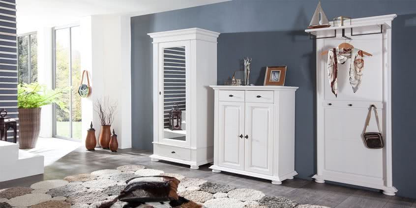 Dobrze zaaranżowany przedpokój, a w nim funkcjonalne szafki na buty