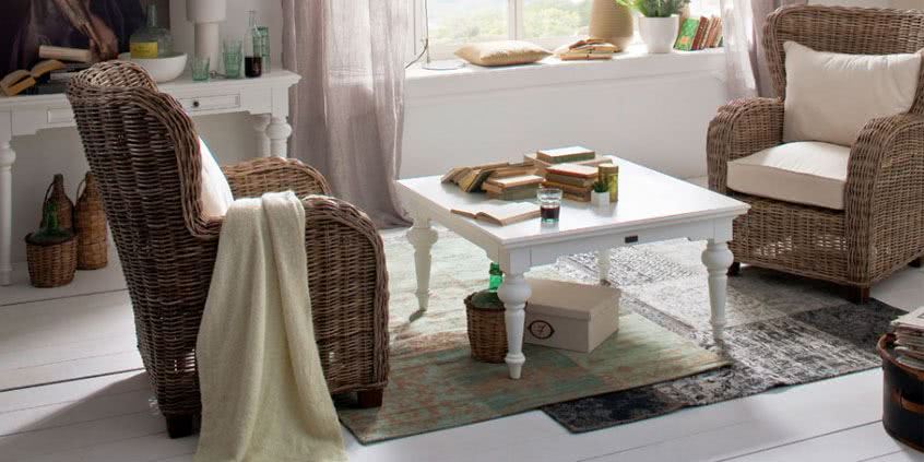 Stolik kawowy – niezbędny mebel w każdym salonie