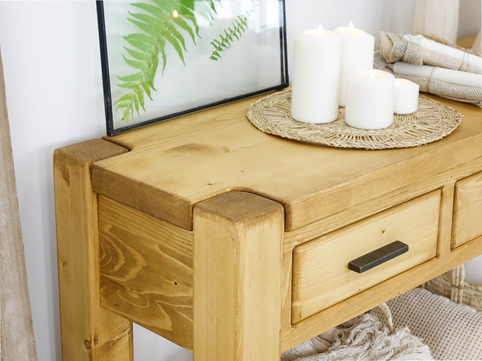 Dlaczego warto wybrać meble świerkowe?